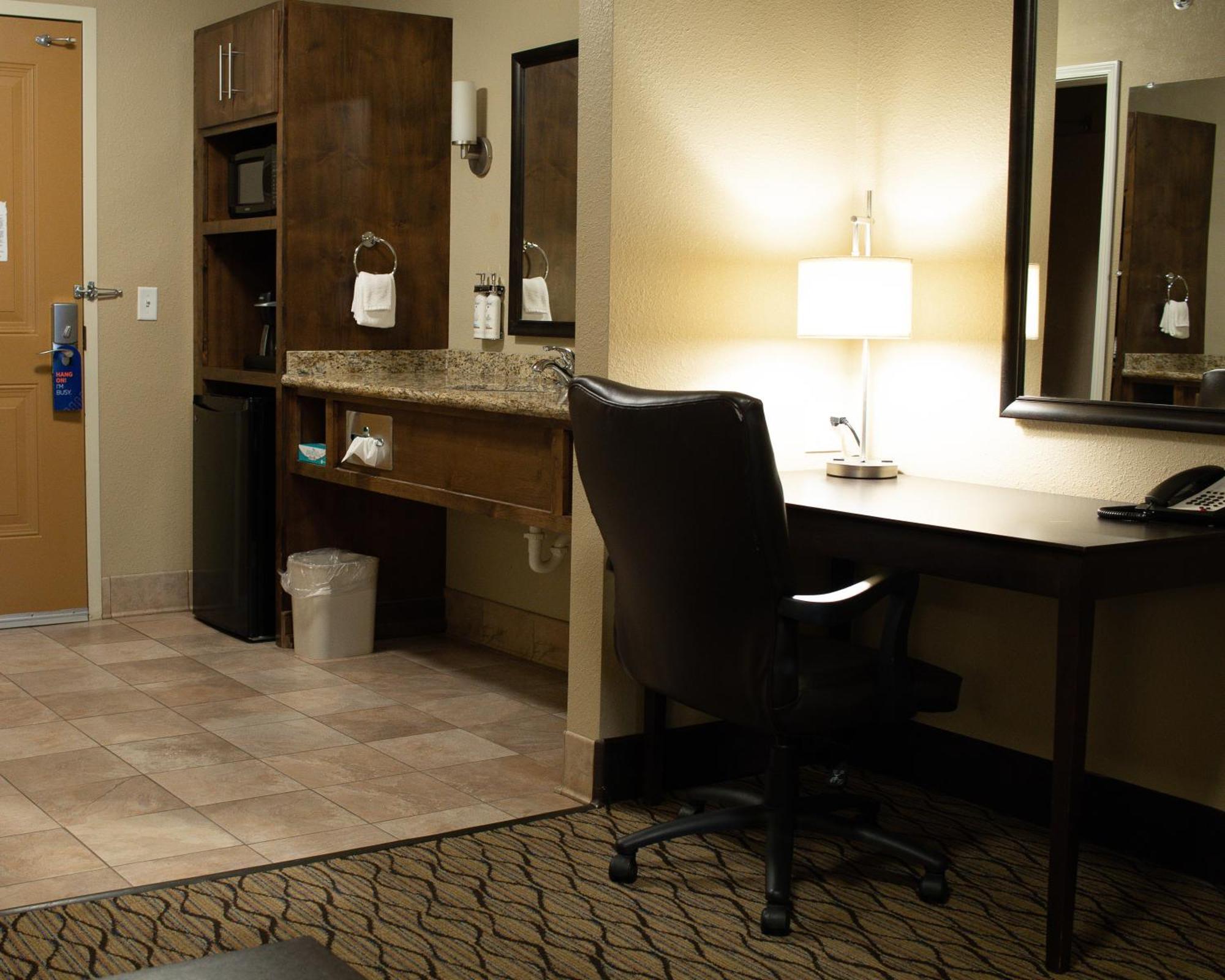 Holiday Inn Express & Suites - Williston By Ihg Exterior foto